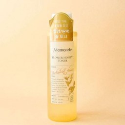Укрепляющий тоник для сухой и обезвоженной кожи с экстрактом меда Mamonde Flower Honey Toner 250 мл